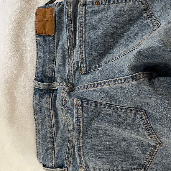 Aeropostale Size 2Short Low Rise Distressed Medium Wash Jeans - Picture 5 of 5